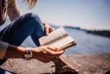 Descubre el Regalo Perfecto: 10 Libros para Adolescentes que Atraparán su Imaginación desde la Primera Página en esta Navidad